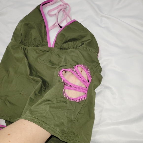 Kenneth Cole reaction swimsuit floral cut outs - Picture 5 of 5